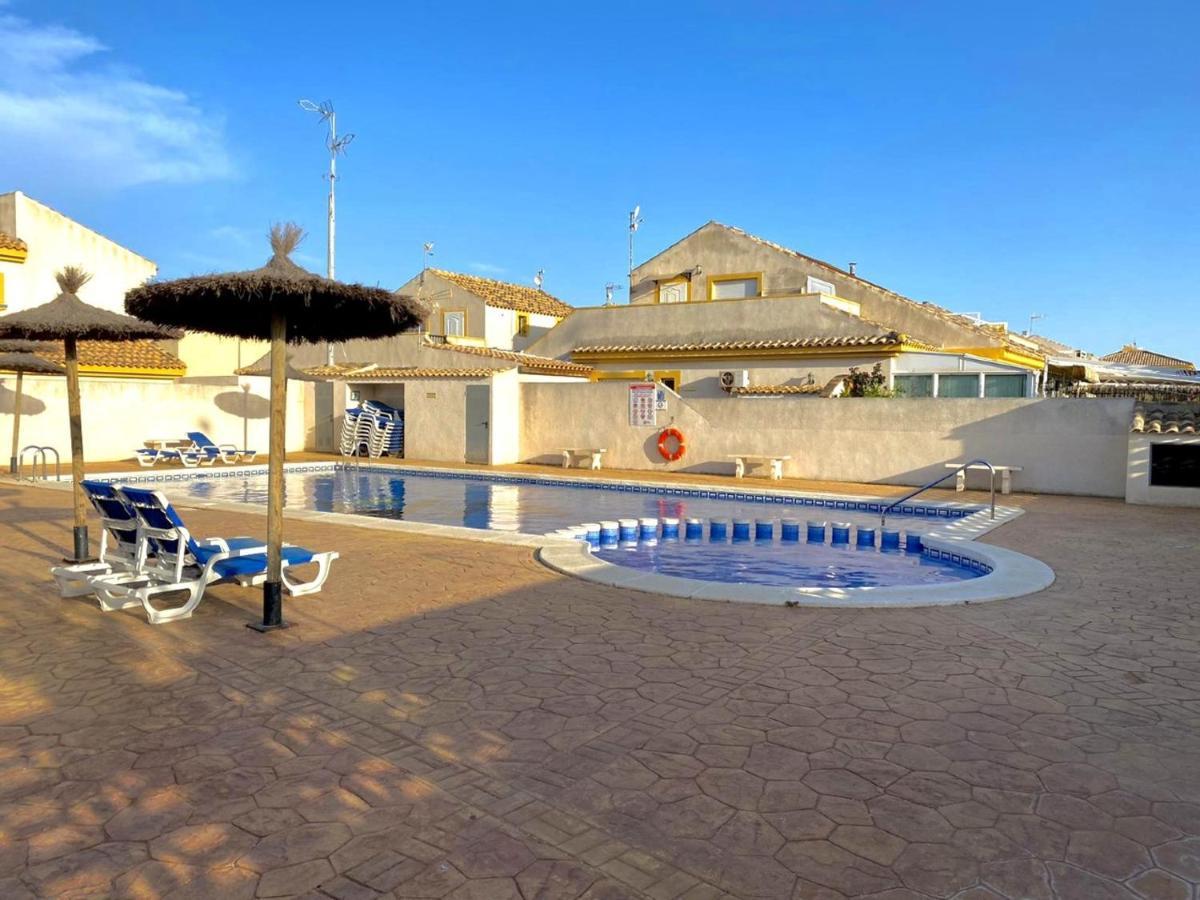Bonito Adosado Con Piscina A 200 M De La Playa Διαμέρισμα El Mojon  Εξωτερικό φωτογραφία